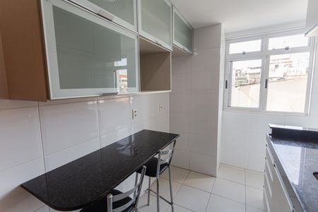 Apartamento à venda com 75m², 3 quartos e 2 vagasCozinha