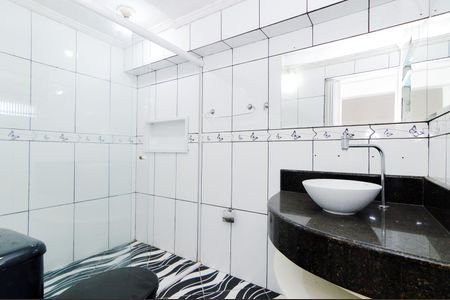 Banheiro de casa para alugar com 2 quartos, 89m² em Jardim Jovaia, Guarulhos