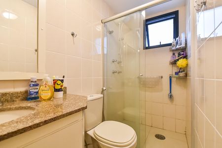Apartamento à venda com 65m², 2 quartos e 2 vagas Apartamento à venda com 65m², 2 quartos e 2 vagasBanheiro da suíte