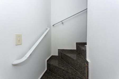 Casa para alugar com 180m², 3 quartos e 2 vagasEscada