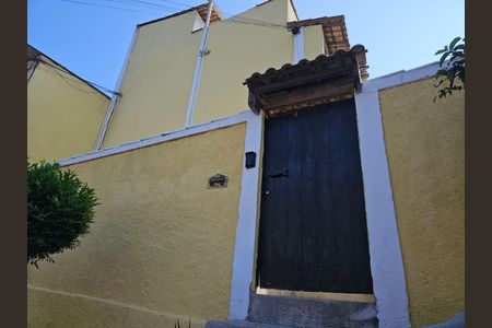 Casa de condomínio para alugar com 150m², 3 quartos e sem vaga Casa de condomínio para alugar com 150m², 3 quartos e sem vagaFachada