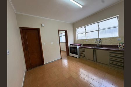Cozinha de apartamento para alugar com 3 quartos, 116m² em Gonzaga, Santos