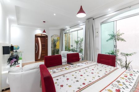 Casa para alugar com 200m², 3 quartos e 2 vagasSala
