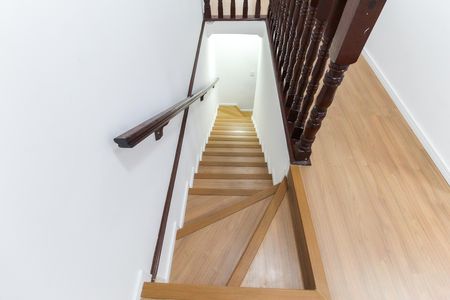 Casa para alugar com 200m², 3 quartos e 2 vagasEscada