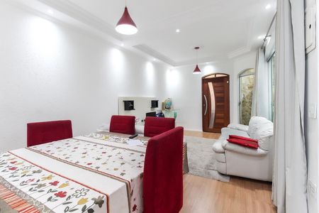Casa para alugar com 200m², 3 quartos e 2 vagasSala
