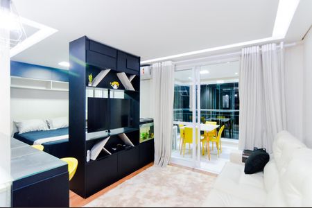 Sala de kitnet/studio para alugar com 1 quarto, 38m² em Jardim Flor da Montanha, Guarulhos