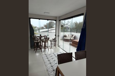 Apartamento para alugar com 2 quartos, 120m² em Armação, Florianópolis