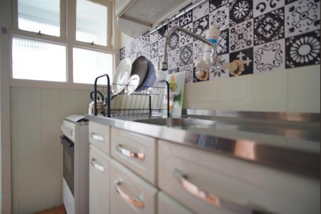 Cozinha de apartamento para alugar com 1 quarto, 55m² em Três Figueiras, Porto Alegre