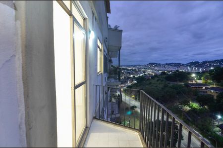 Apartamento à venda com 58m², 2 quartos e 1 vaga Apartamento à venda com 58m², 2 quartos e 1 vagaSala