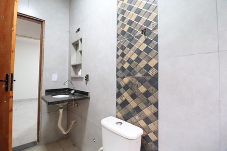 Casa para alugar com 65m², 2 quartos e 2 vagasBanheiro Social