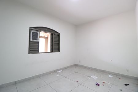 Casa para alugar com 65m², 2 quartos e 2 vagasQuarto 1