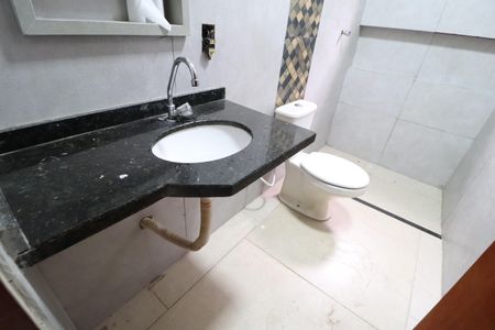 Casa para alugar com 65m², 2 quartos e 2 vagasBanheiro Social