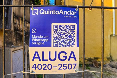 Fachada casa com placa de casa para alugar com 2 quartos, 70m² em Piedade, Rio de Janeiro
