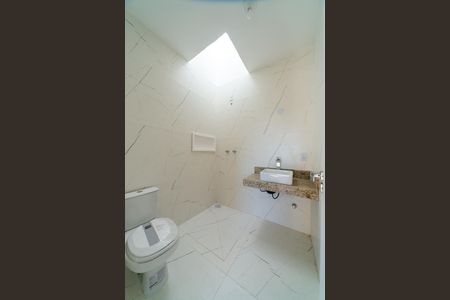 Casa de condomínio para alugar com 220m², 3 quartos e 4 vagas Casa de condomínio para alugar com 220m², 3 quartos e 4 vagasBanheiro da Suíte 2
