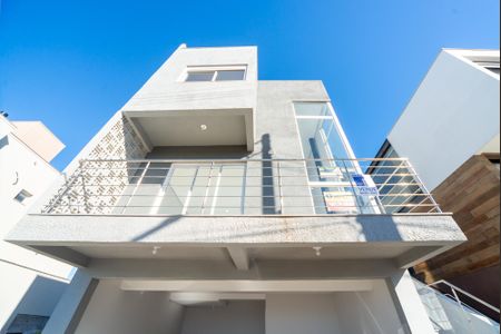 Casa de condomínio para alugar com 220m², 3 quartos e 4 vagas Casa de condomínio para alugar com 220m², 3 quartos e 4 vagasFachada