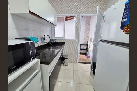 Cozinha de casa de condomínio para alugar com 2 quartos, 70m² em Princesa, Praia Grande