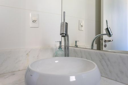 Apartamento à venda com 72m², 2 quartos e 2 vagas Apartamento à venda com 72m², 2 quartos e 2 vagasBanheiro da Suíte 2