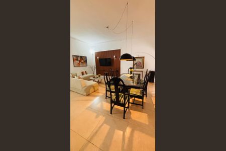 Casa à venda com 400m², 7 quartos e 4 vagasSala