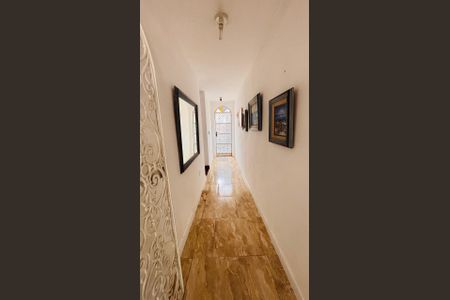 Corredor de casa à venda com 7 quartos, 400m² em Taquara, Rio de Janeiro