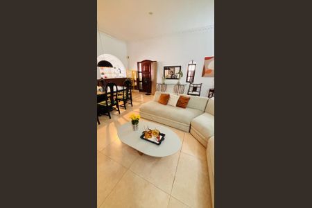 Sala de casa à venda com 7 quartos, 400m² em Taquara, Rio de Janeiro