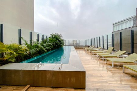 Studio para alugar com 26m², 1 quarto e sem vaga Studio para alugar com 26m², 1 quarto e sem vagaÁrea comum - Piscina