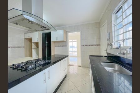 Casa para alugar com 150m², 2 quartos e 2 vagas Casa para alugar com 150m², 2 quartos e 2 vagasCozinha