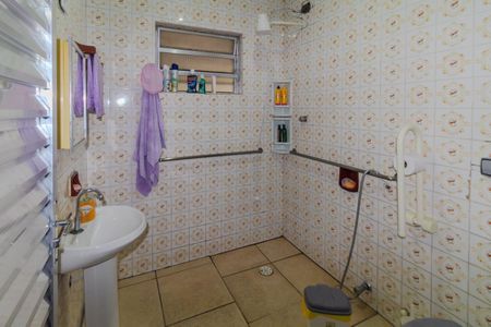 Casa à venda com 240m², 3 quartos e 2 vagas Casa à venda com 240m², 3 quartos e 2 vagasBanheiro 2