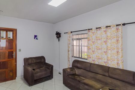 Casa à venda com 240m², 3 quartos e 2 vagas Casa à venda com 240m², 3 quartos e 2 vagasSala