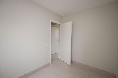 Quarto 2 de apartamento para alugar com 2 quartos, 40m² em Jardim Recanto Verde, São Paulo