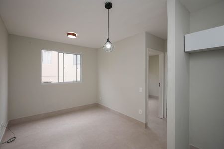 Sala de apartamento para alugar com 2 quartos, 40m² em Jardim Recanto Verde, São Paulo