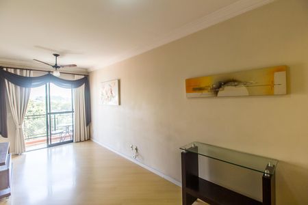 Sala  de apartamento para alugar com 2 quartos, 59m² em Jardim Tupanci, Barueri