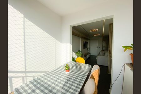 Apartamento à venda com 62m², 3 quartos e 1 vaga Apartamento à venda com 62m², 3 quartos e 1 vagaVaranda