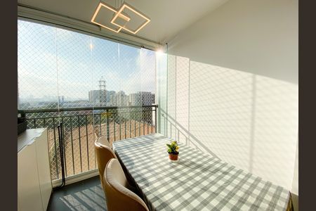 Apartamento à venda com 62m², 3 quartos e 1 vaga Apartamento à venda com 62m², 3 quartos e 1 vagaVaranda