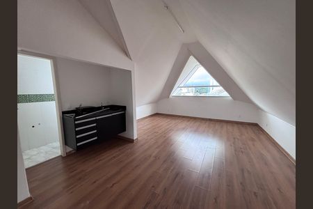 Casa de condomínio para alugar com 329m², 4 quartos e 3 vagas Casa de condomínio para alugar com 329m², 4 quartos e 3 vagasSótão