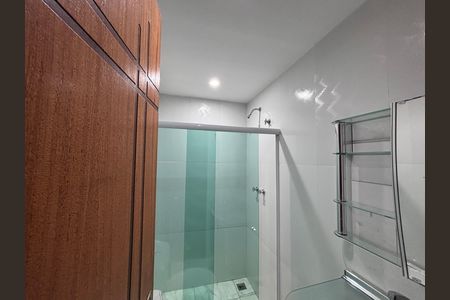 Casa de condomínio para alugar com 329m², 4 quartos e 3 vagas Casa de condomínio para alugar com 329m², 4 quartos e 3 vagasBanheiro do Quarto 1