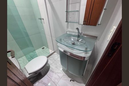 Casa de condomínio para alugar com 329m², 4 quartos e 3 vagas Casa de condomínio para alugar com 329m², 4 quartos e 3 vagasBanheiro do Quarto 1