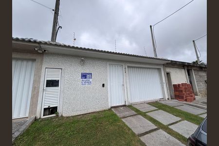 Casa de condomínio para alugar com 329m², 4 quartos e 3 vagas Casa de condomínio para alugar com 329m², 4 quartos e 3 vagasFachada