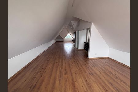 Casa de condomínio para alugar com 329m², 4 quartos e 3 vagas Casa de condomínio para alugar com 329m², 4 quartos e 3 vagasSótão