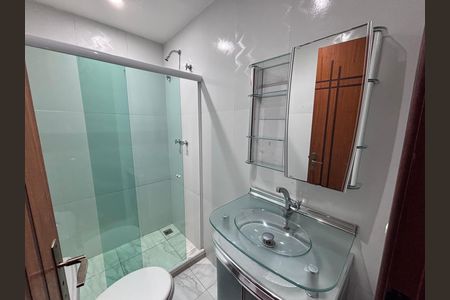 Casa de condomínio para alugar com 329m², 4 quartos e 3 vagas Casa de condomínio para alugar com 329m², 4 quartos e 3 vagasBanheiro do Quarto 1