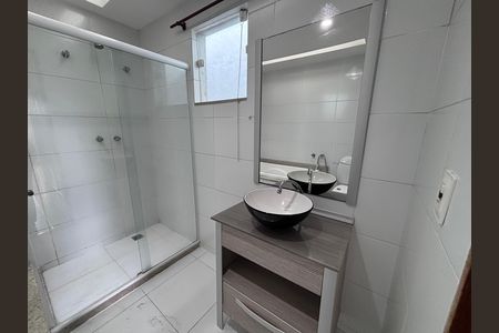 Casa de condomínio para alugar com 329m², 4 quartos e 3 vagas Casa de condomínio para alugar com 329m², 4 quartos e 3 vagasBanheiro do Quarto 2