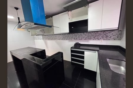 Casa de condomínio para alugar com 329m², 4 quartos e 3 vagas Casa de condomínio para alugar com 329m², 4 quartos e 3 vagasCozinha
