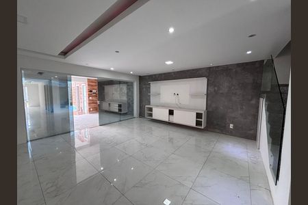 Sala de casa de condomínio para alugar com 4 quartos, 329m² em Recreio dos Bandeirantes, Rio de Janeiro