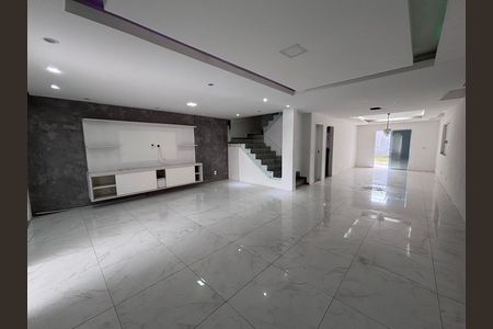 Sala de casa de condomínio para alugar com 4 quartos, 329m² em Recreio dos Bandeirantes, Rio de Janeiro