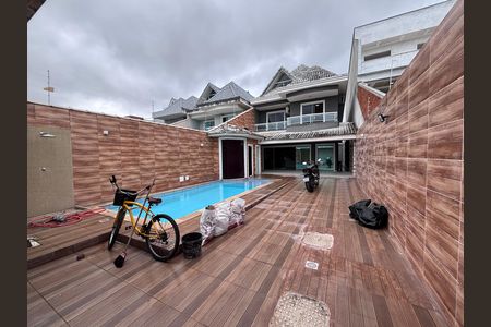 Casa de condomínio para alugar com 329m², 4 quartos e 3 vagas Casa de condomínio para alugar com 329m², 4 quartos e 3 vagasÁrea externa