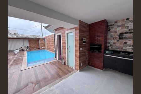 Casa de condomínio para alugar com 329m², 4 quartos e 3 vagas Casa de condomínio para alugar com 329m², 4 quartos e 3 vagasÁrea externa