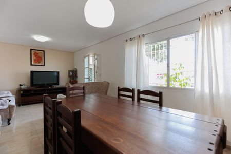 Casa à venda com 240m², 3 quartos e 1 vagaSala