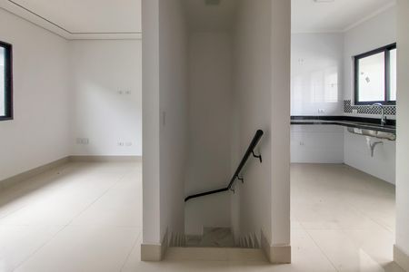 Casa de condomínio para alugar com 65m², 2 quartos e 1 vaga Casa de condomínio para alugar com 65m², 2 quartos e 1 vagaEscada
