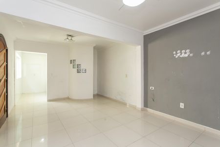 Sala de casa à venda com 3 quartos, 200m² em Vila Aurea, São Paulo