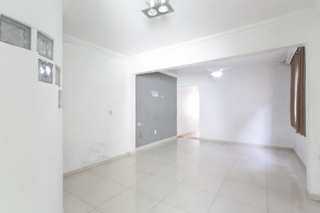 Sala de casa à venda com 3 quartos, 200m² em Vila Aurea, São Paulo
