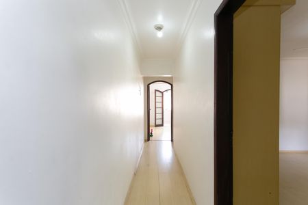 Casa à venda com 200m², 3 quartos e 2 vagasCorredor 